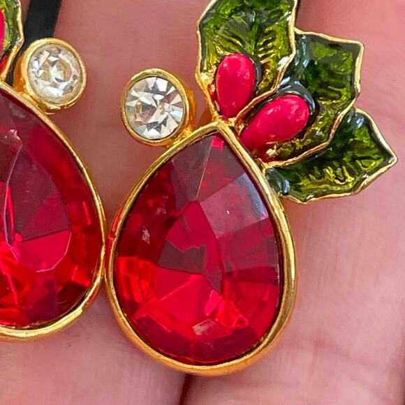 Vintage Avon Clip On Earrings Ruby Red Teardrop Green Enamel Holly Berry - Picture 4 of 13